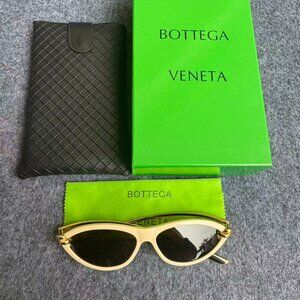 Bottega Veneta Slim Cat Eye Sunglasses Cream Ivory w/ Gold Arms Retro Chic